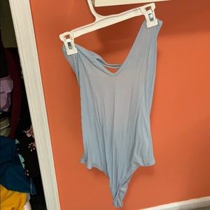 Super scoop V-neck body suit